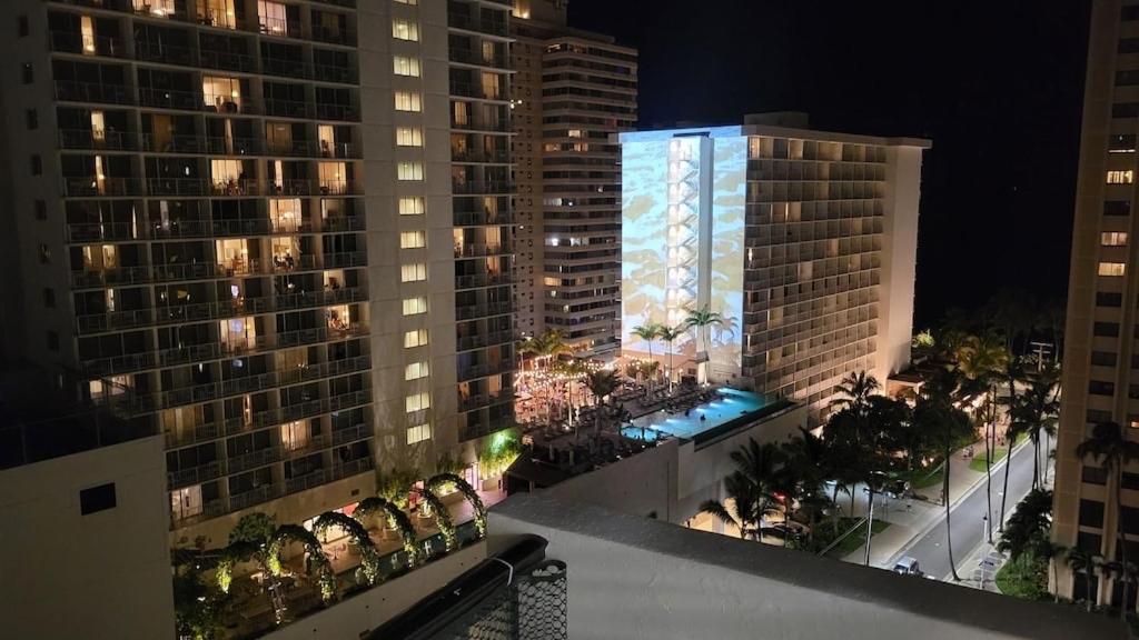 Waikiki Condo 2 Bedrooms 2 Bathrooms With 1 Free Parking Space Honolulu Buitenkant foto