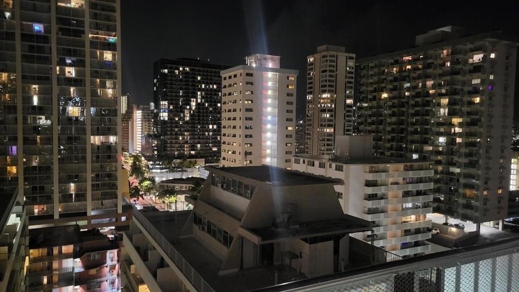Waikiki Condo 2 Bedrooms 2 Bathrooms With 1 Free Parking Space Honolulu Buitenkant foto