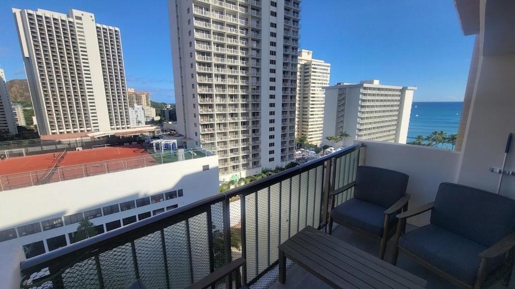 Waikiki Condo 2 Bedrooms 2 Bathrooms With 1 Free Parking Space Honolulu Buitenkant foto