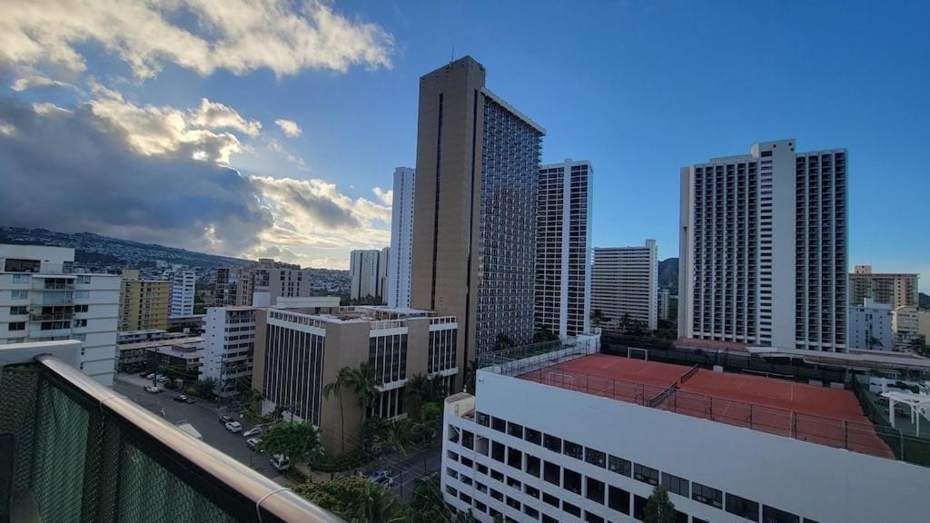 Waikiki Condo 2 Bedrooms 2 Bathrooms With 1 Free Parking Space Honolulu Buitenkant foto